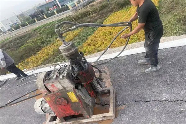 会东马路面下沉注浆加固